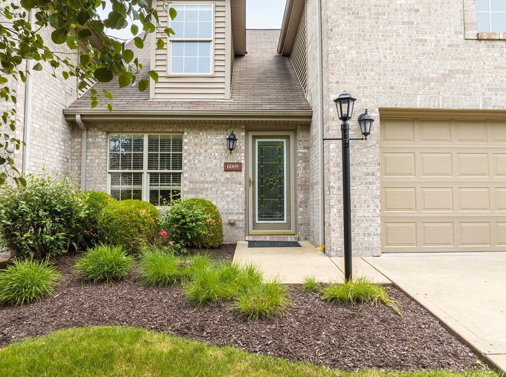 6009 Claire Valley Ct, Jefferson Hills, PA 15025