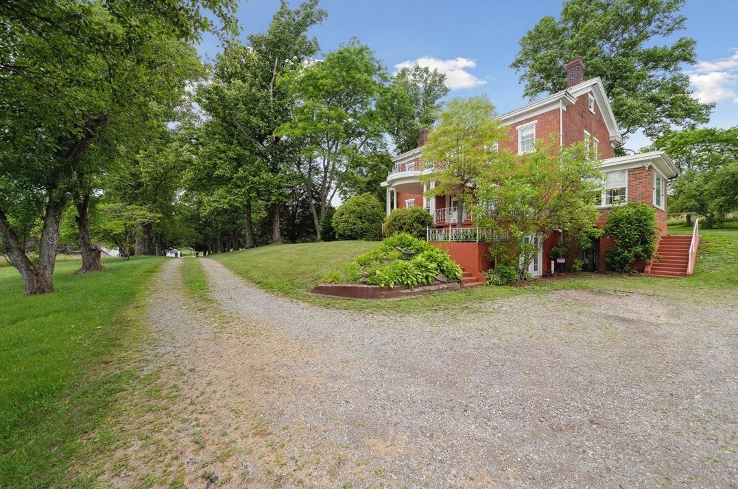 548 E Brady Rd, Kittanning, PA 16201