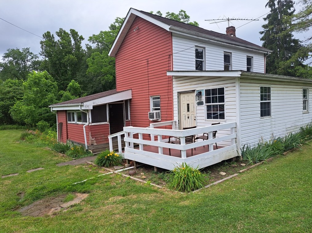 100 Chopp St, Sutersville, PA 15083-1340