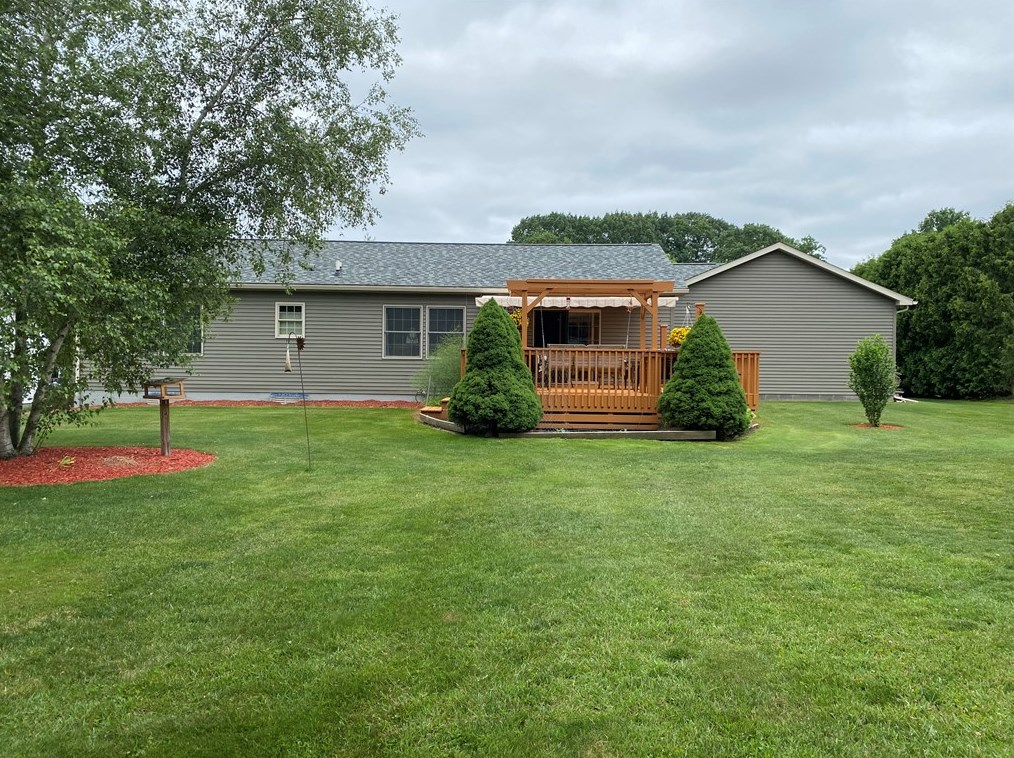 20 Blossom Ct, Mercer, PA 16137