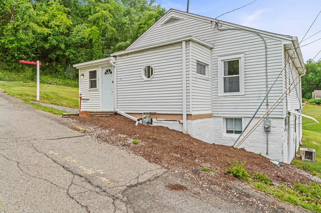 471 Aspen Ln, Tarentum, PA 15084