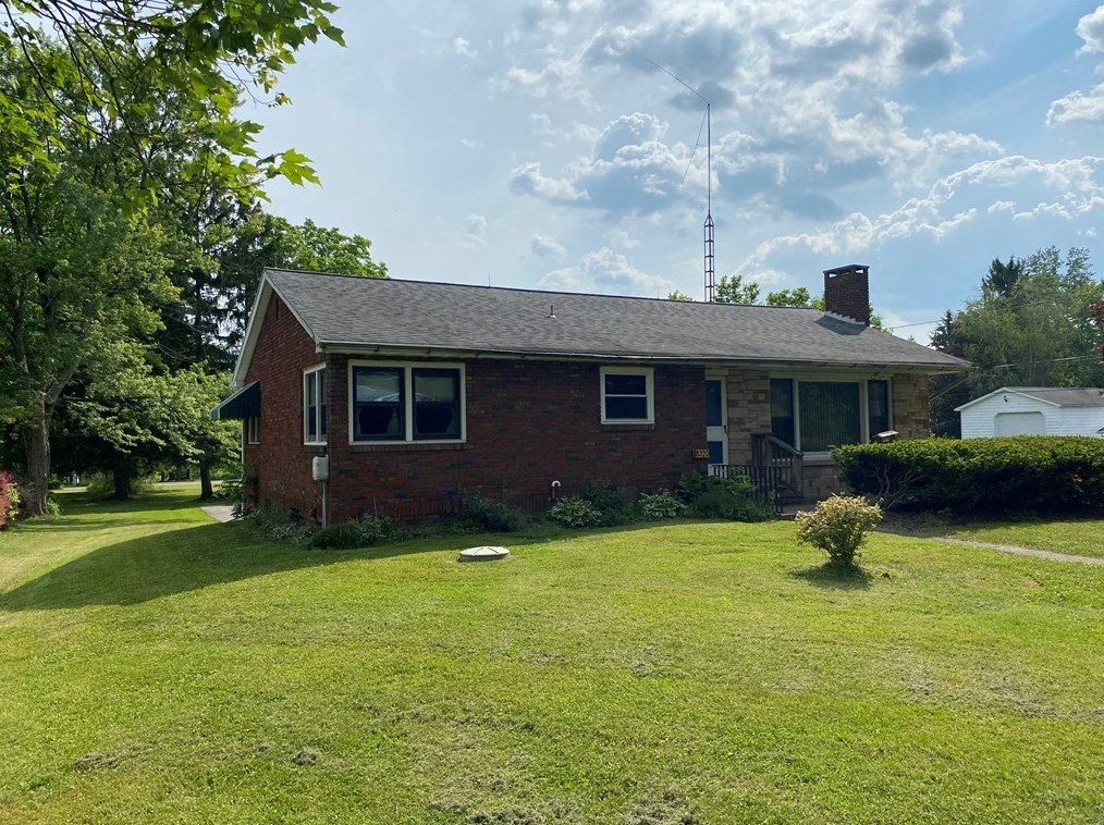 8320 Lamor Rd, Mercer, PA 16137