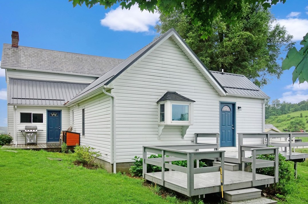 1797 Pleasant Grove Rd, Claysville, PA 15323