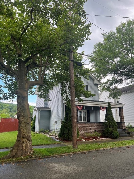 1125 Sycamore St, Connellsville, PA 15425