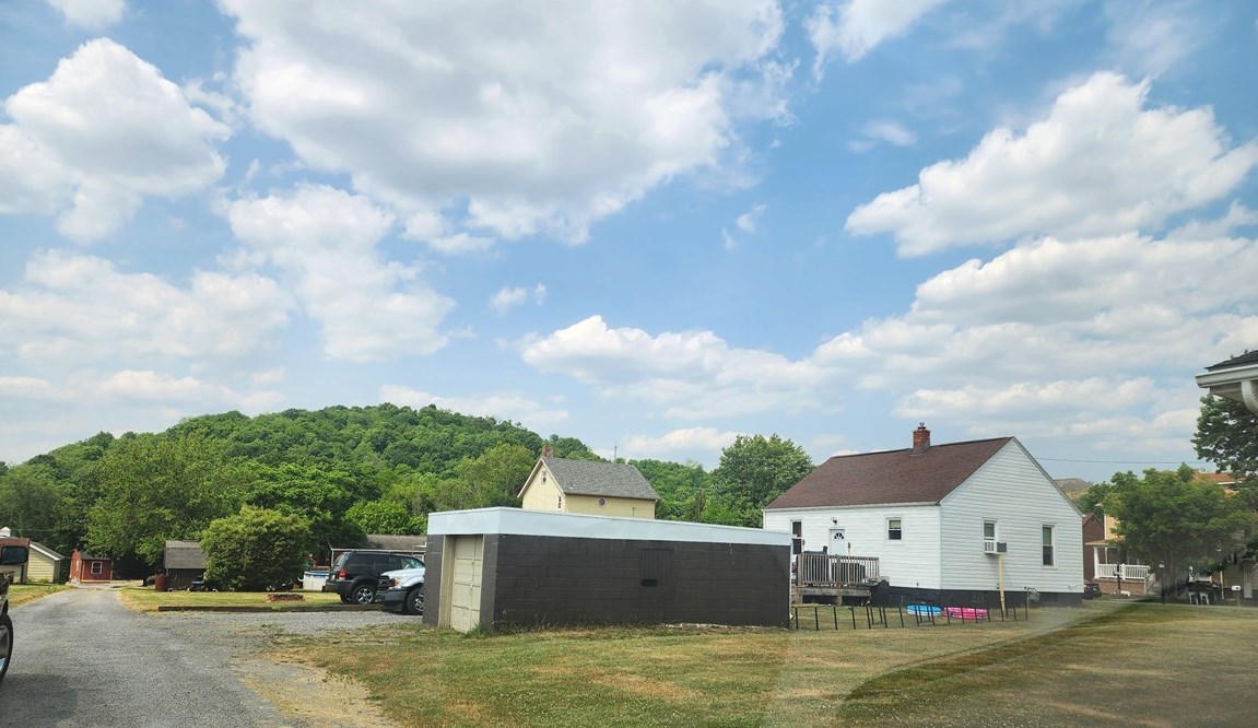 113 Golf Ave, Ellwood City, PA 16117
