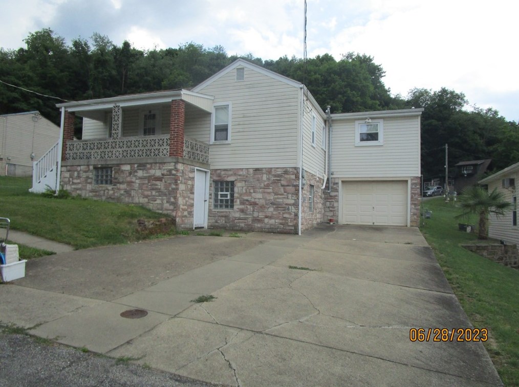 12 Hillside Way, Rea, PA 15312-2702