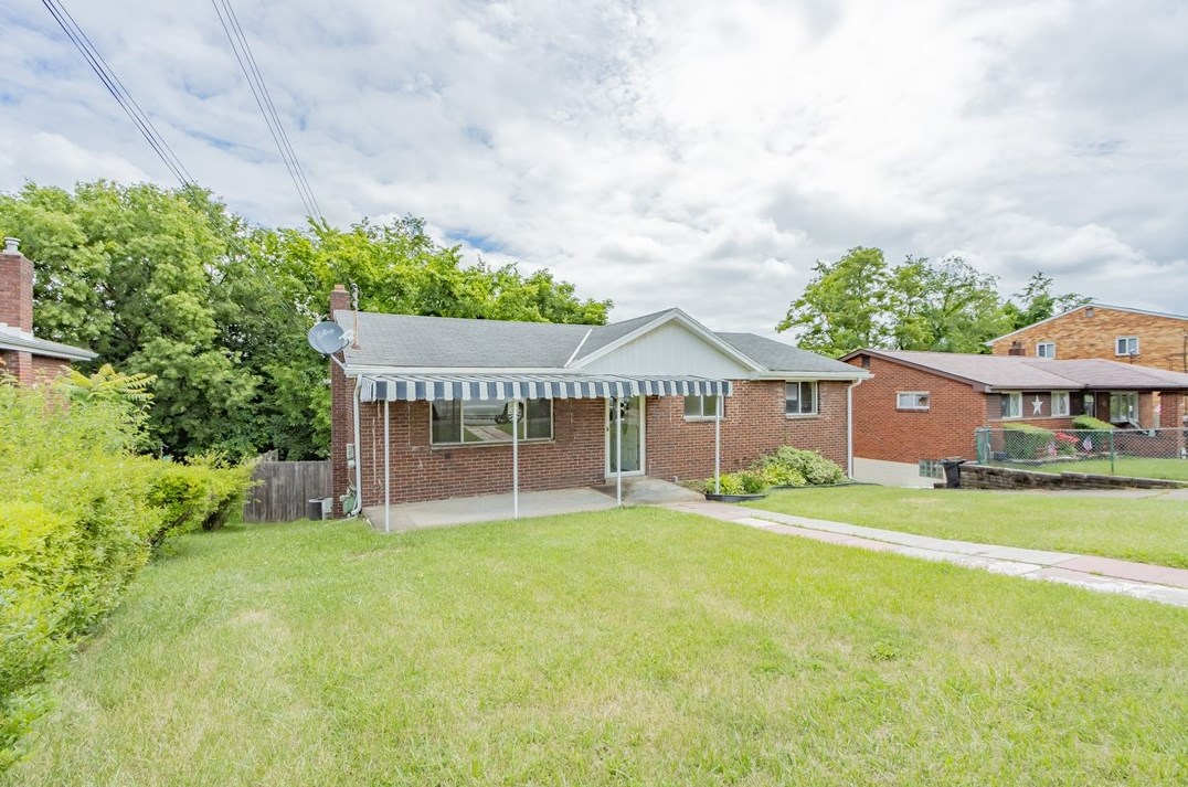 816 Westbury Rd, North Versailles, PA 15137-1446