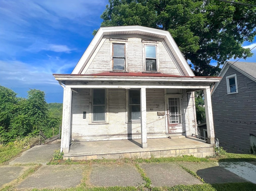 811 Sidney St, Greensburg, PA 15601-4144