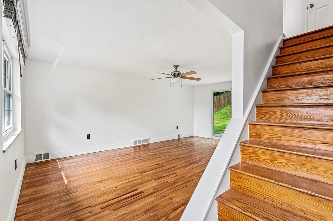 2004 Mckinney Rd, Monroeville, PA 15146