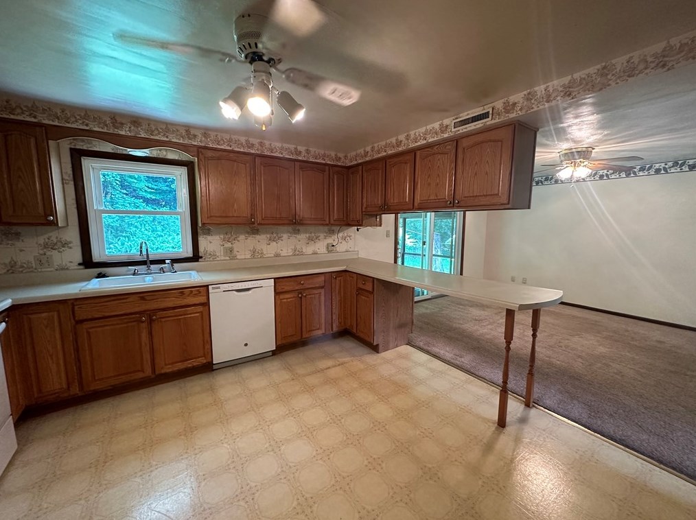 245 Tulip Dr, Indiana, PA 15701-8733