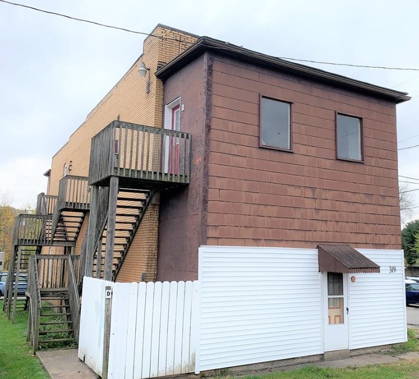319 Kennedy Ave #b, East Vandergrift, PA 15629