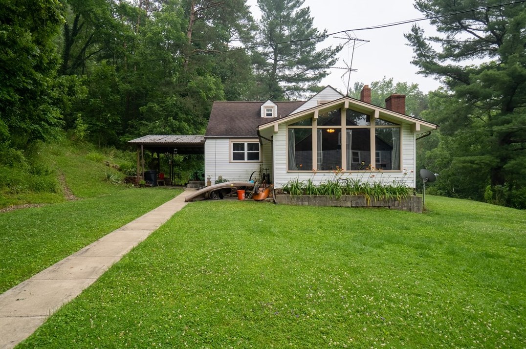 891-893 Prospect Rd, Evans City, PA 16033