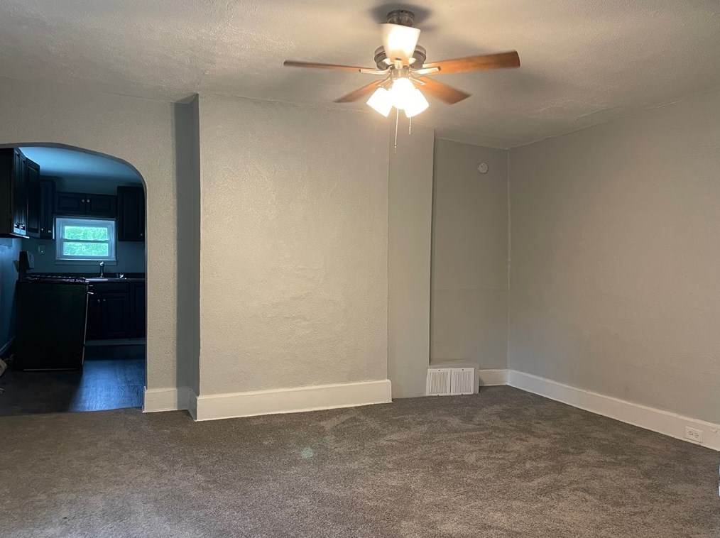 635 N Main St, Houston, PA 15342