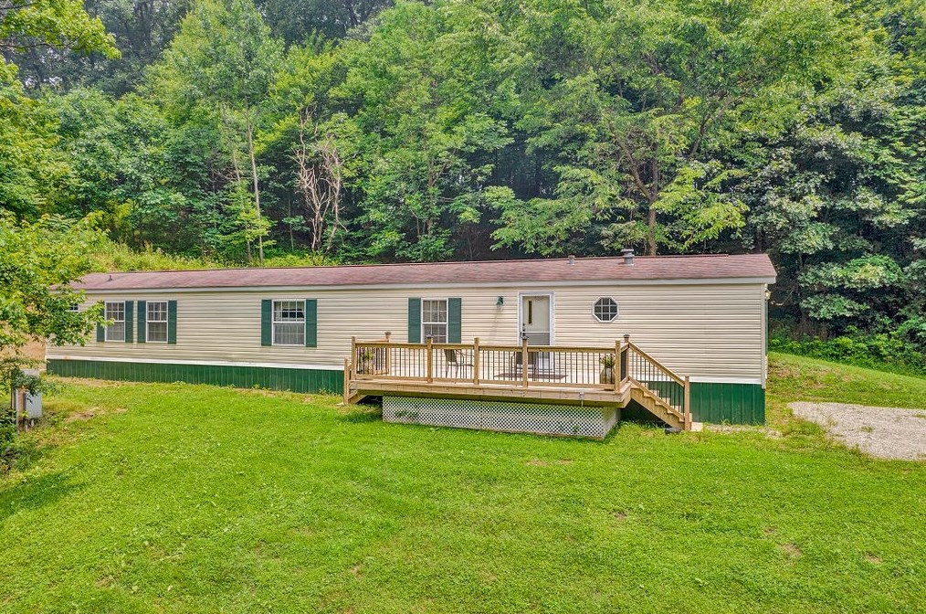 589 Pleasant Hills Rd, Hookstown, PA 15050