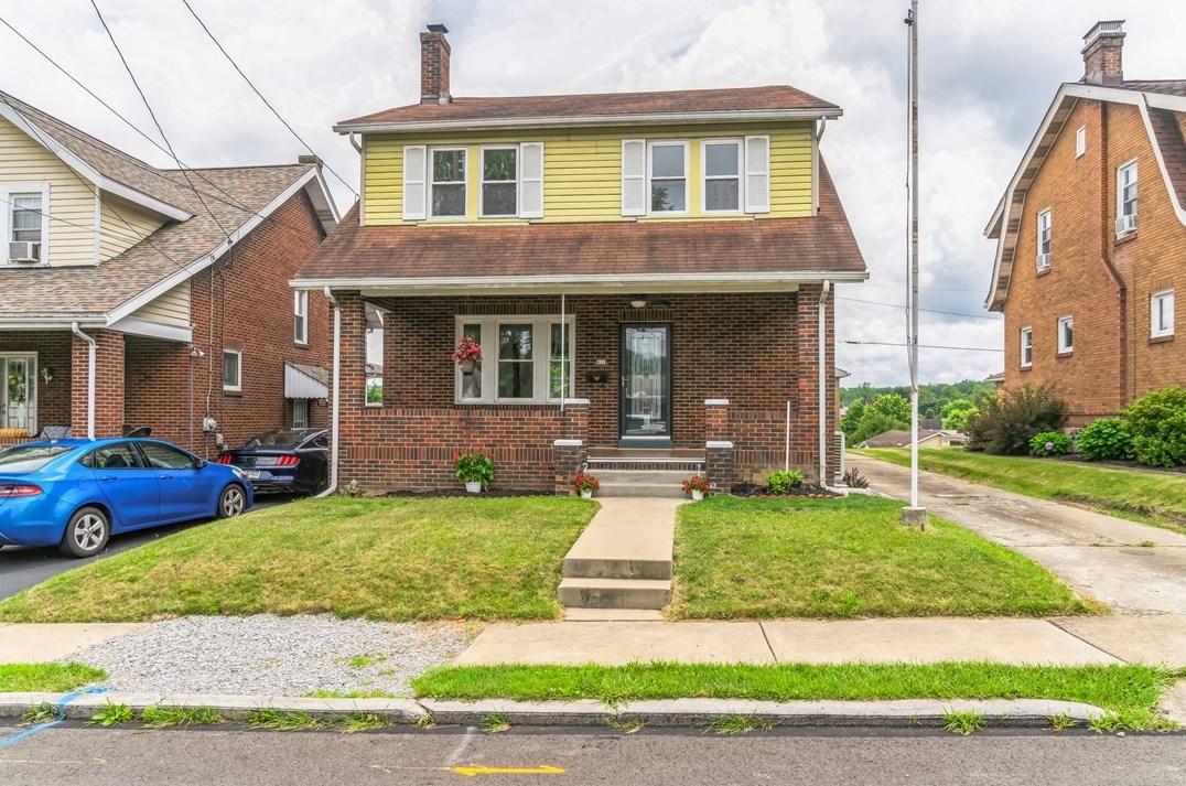 617 4th St, Monongahela, PA 15063