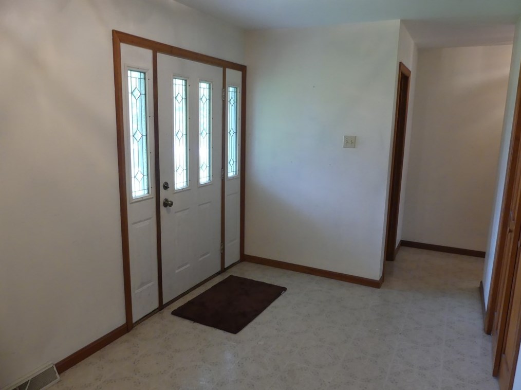 106 Virgin Aly, Enon Valley, PA 16120-2126
