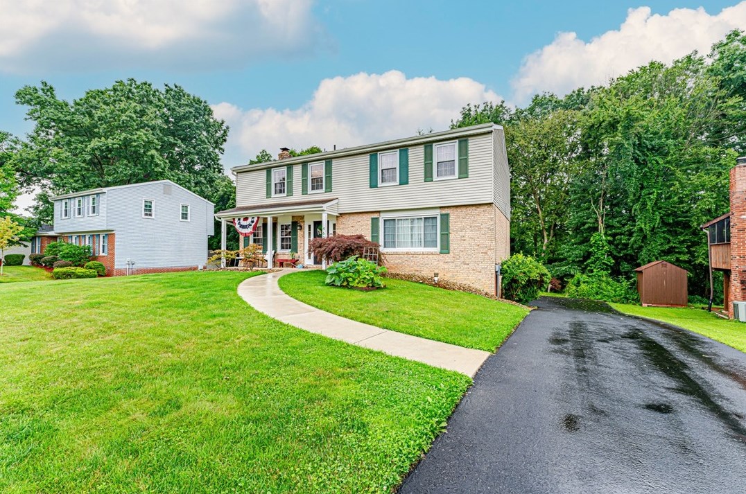 4604 Woodlake Dr, Allison Park, PA 15101-1016