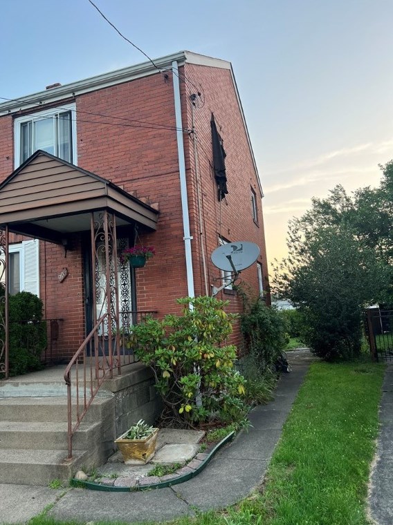 906 Liberty St, Duquesne, PA 15110-1532