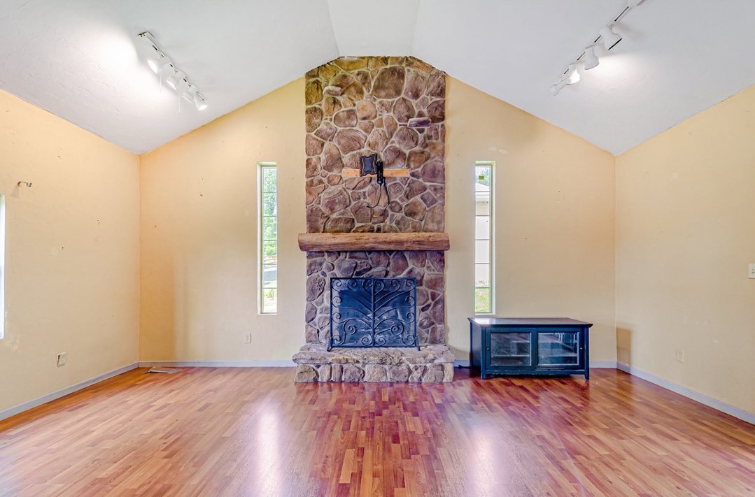 1200 Thompson St, Jeannette, PA 15644