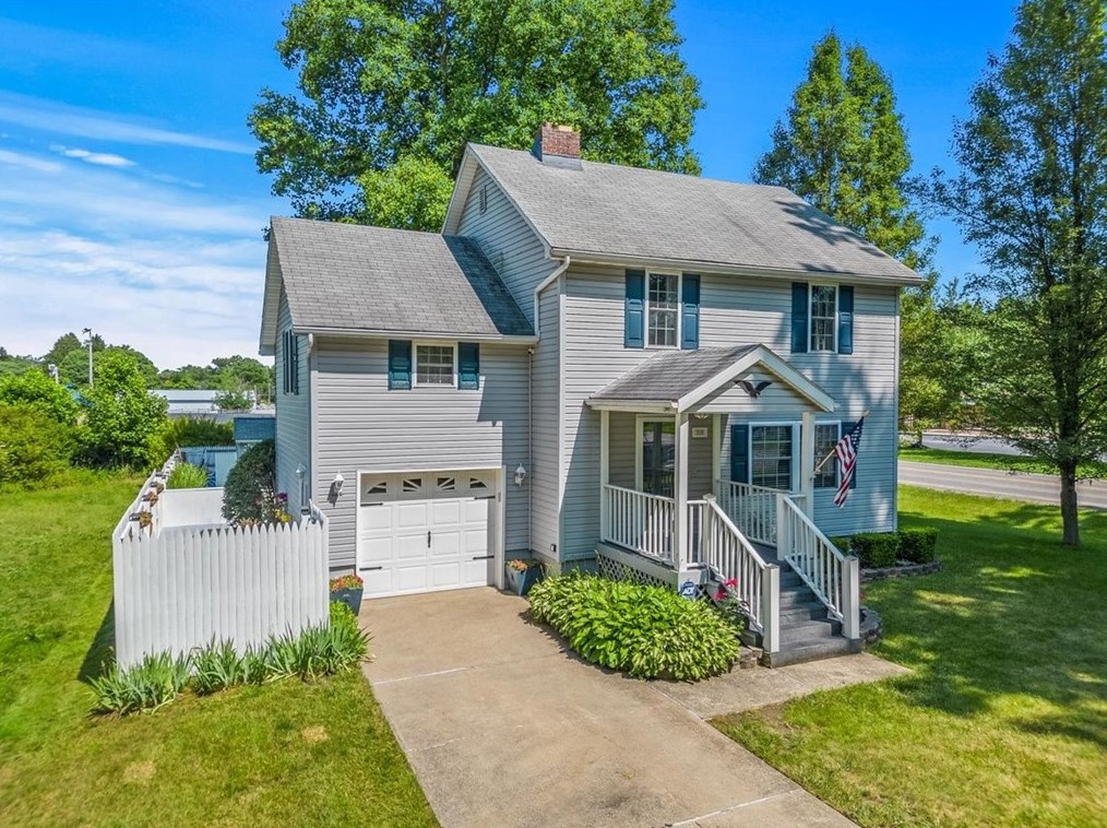 310 Vogan Dr, Mercer, PA 16137-9105