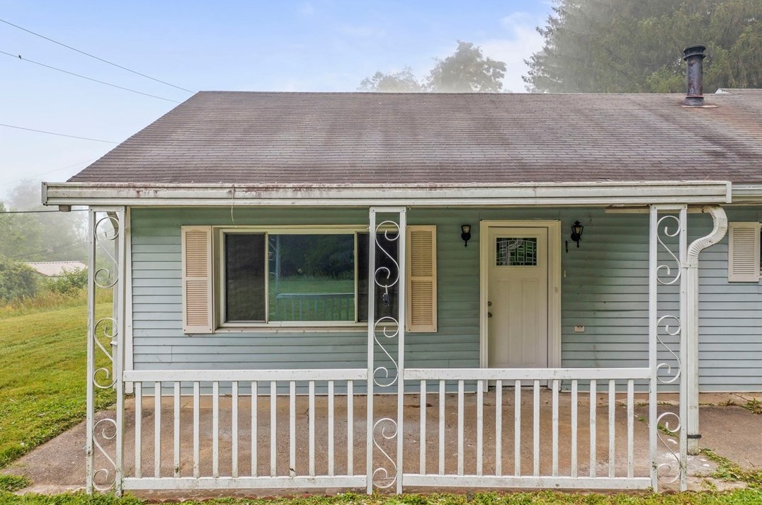 844 Lynn Portal Rd, Washington, PA 15301-9325