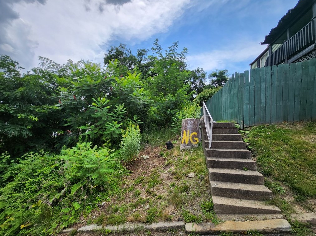 709 Pearl St, Tarentum, PA 15084-1640
