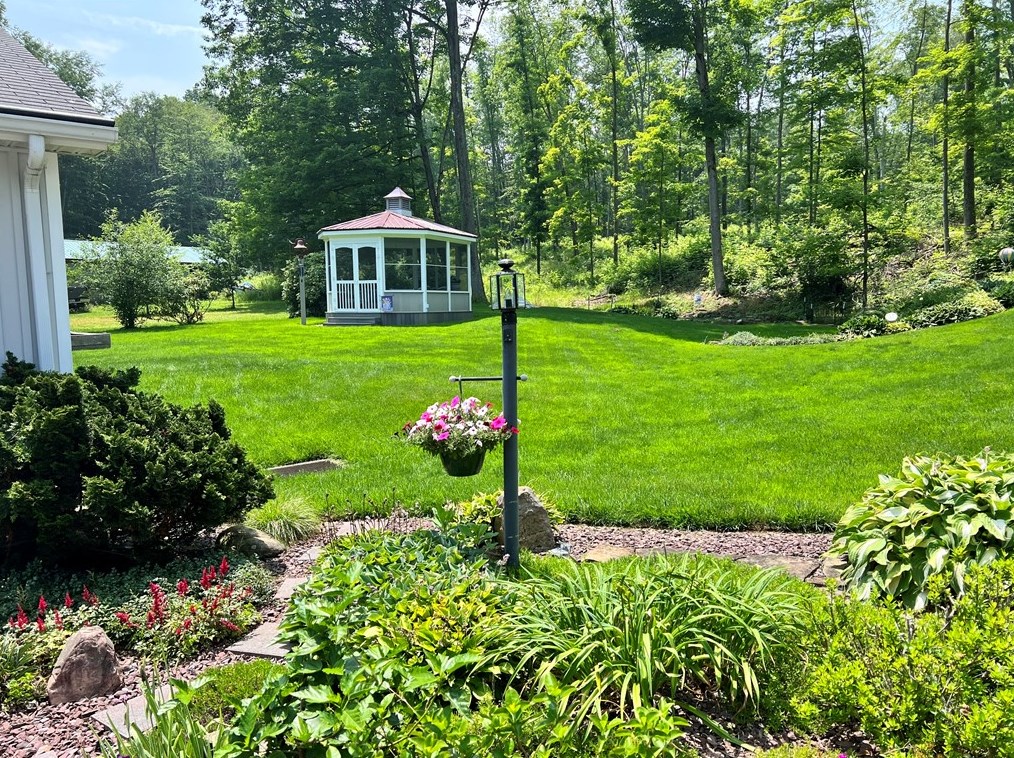 612 W Jamestown Rd, Greenville, PA 16125