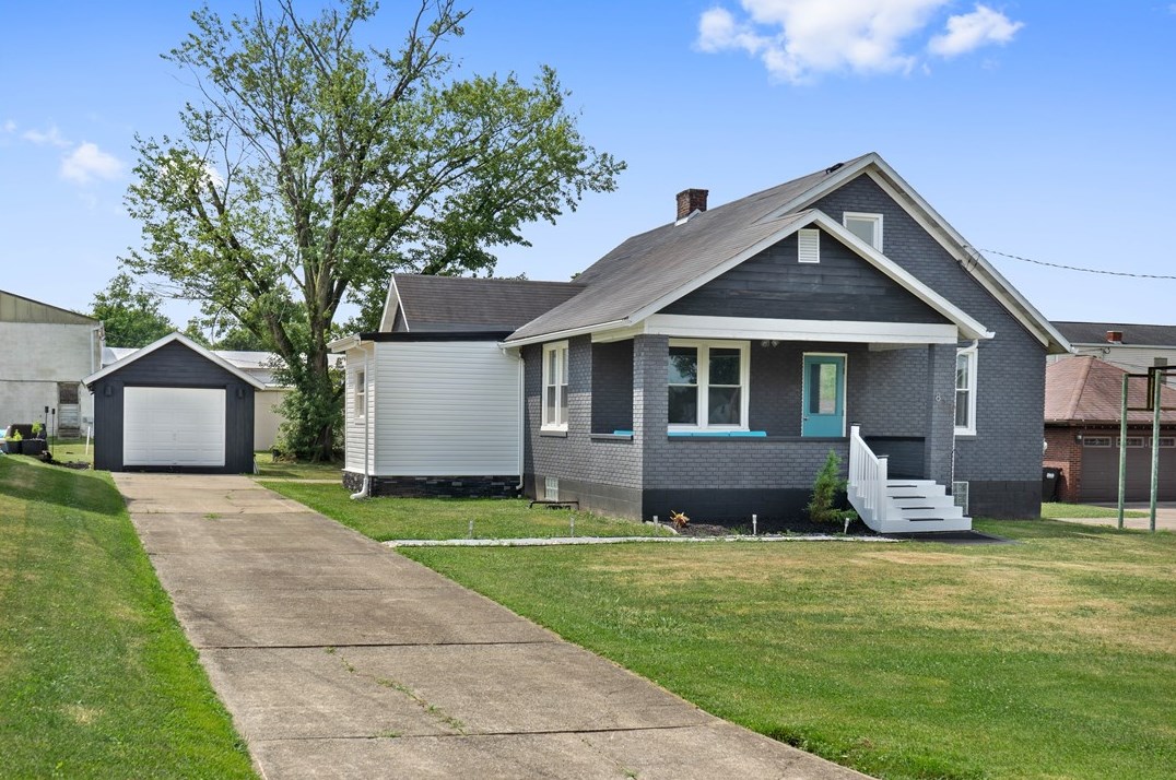 810 4th St, Sutersville, PA 15083-1052