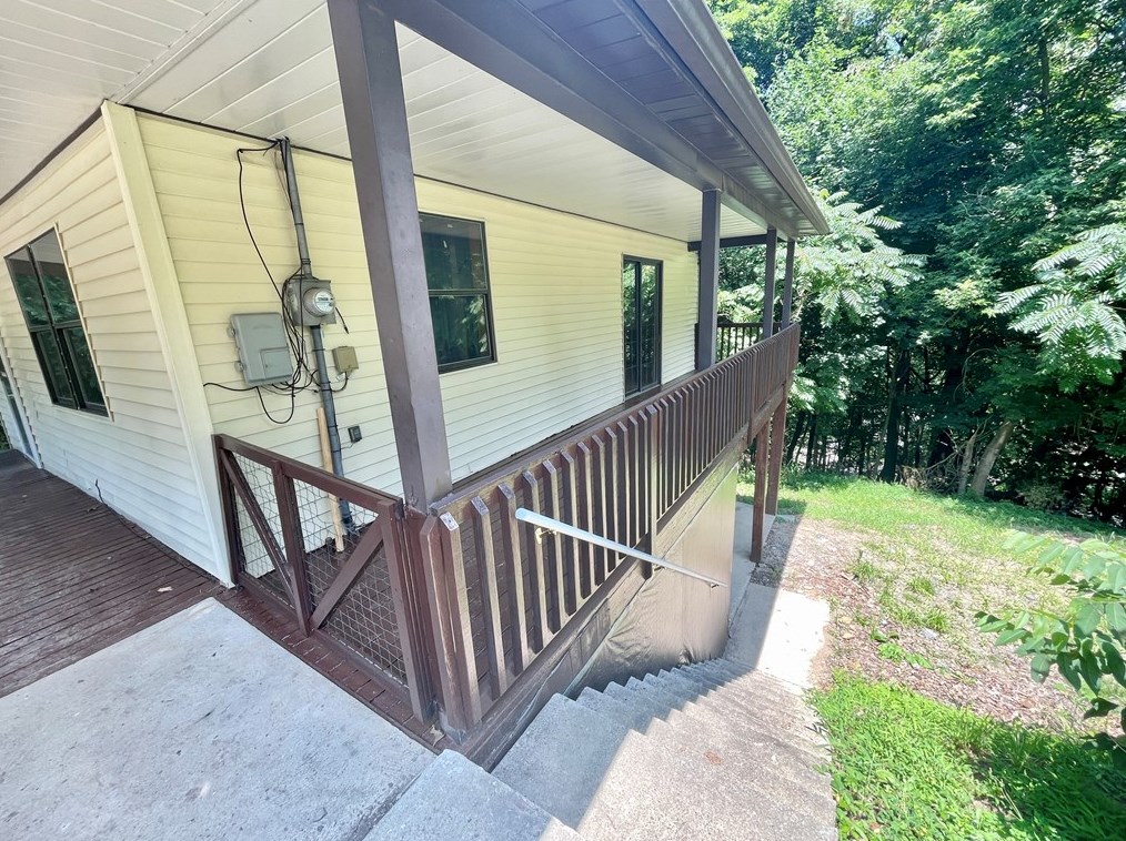 1002 Woodward Ave, Apollo, PA 15613