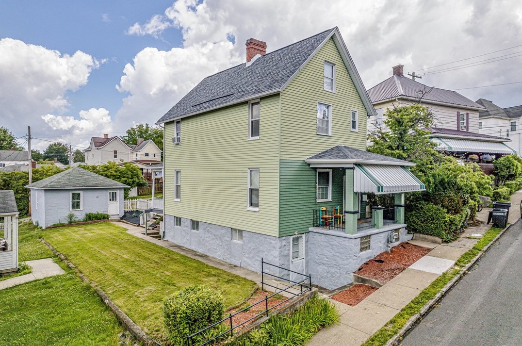 411 Bierer St, Greensburg, PA 15601-4215