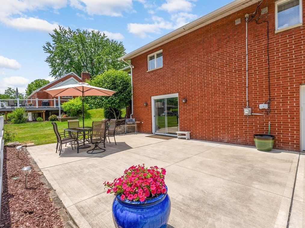 1123 Country Club Rd, Monongahela, PA 15063