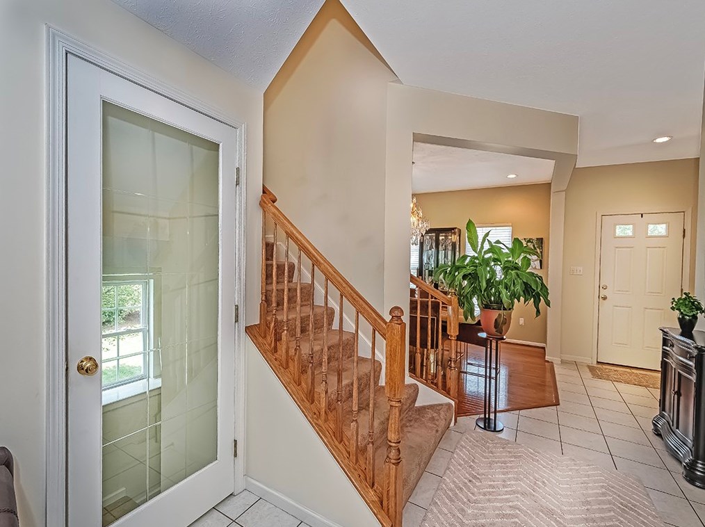 208 Blossom Ct, New Kensington, PA 15068-8353