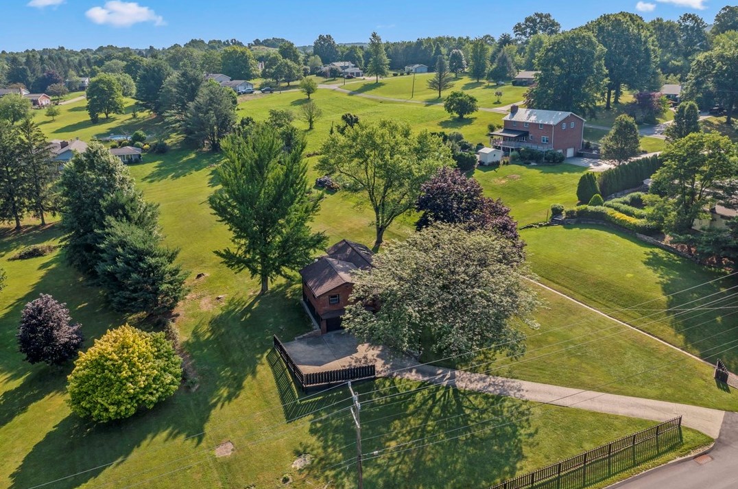 158 Monkey Wrench Rd, Greensburg, PA 15601-6244