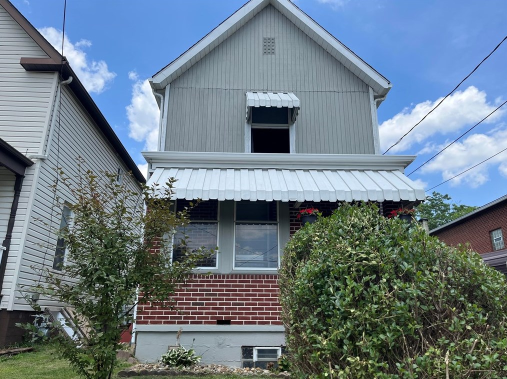 1190 Summerlea Ave, Washington, PA 15301-2035