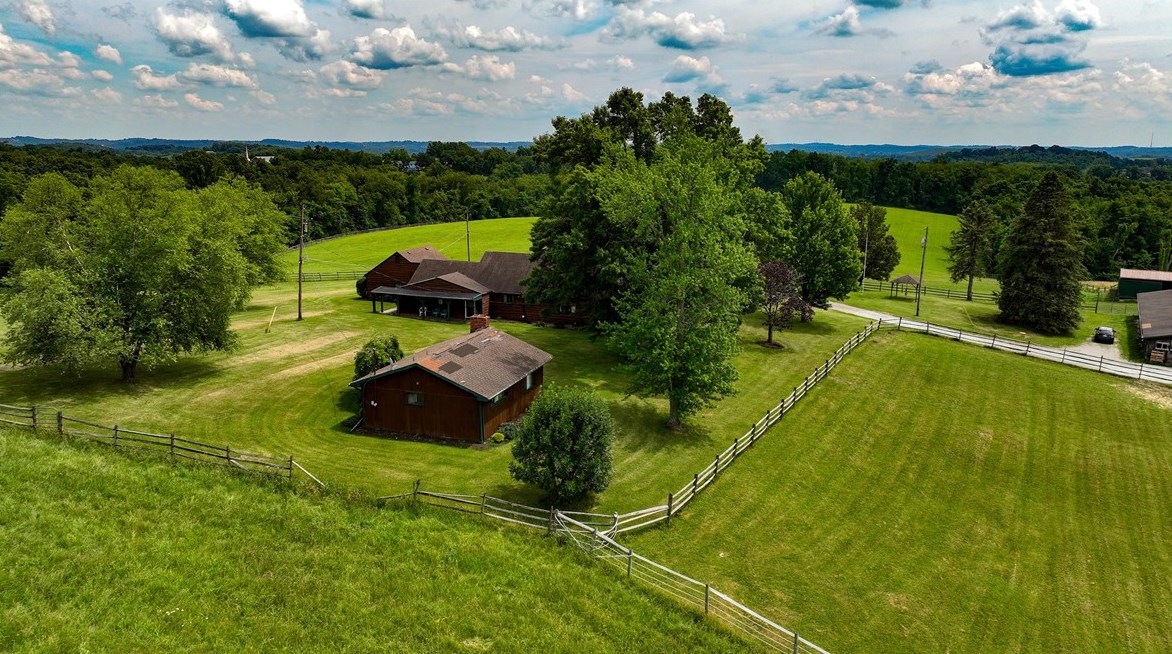 553 Old Hickory Ridge Rd, Washington, PA 15301-8664