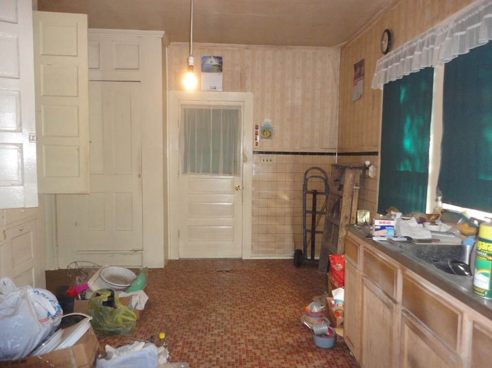 395 Maple Ave, Hooversville, PA 15936-8011