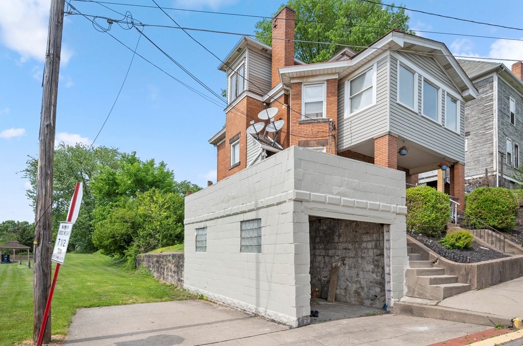 315 12th St, Freedom, PA 15042-1705