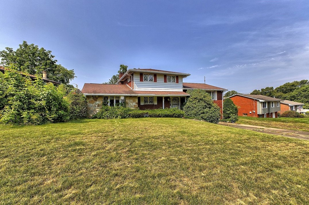 138 N Stotler Dr, Delmont, PA 15626