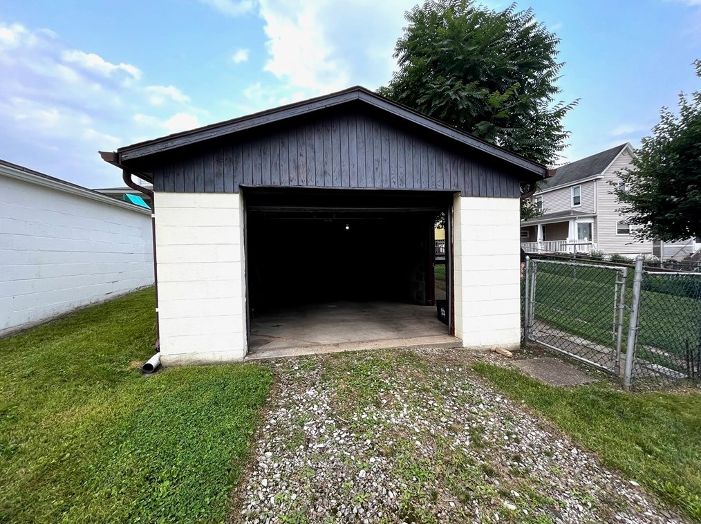 1257 Allison Ave, Washington PA  15301-2016 exterior