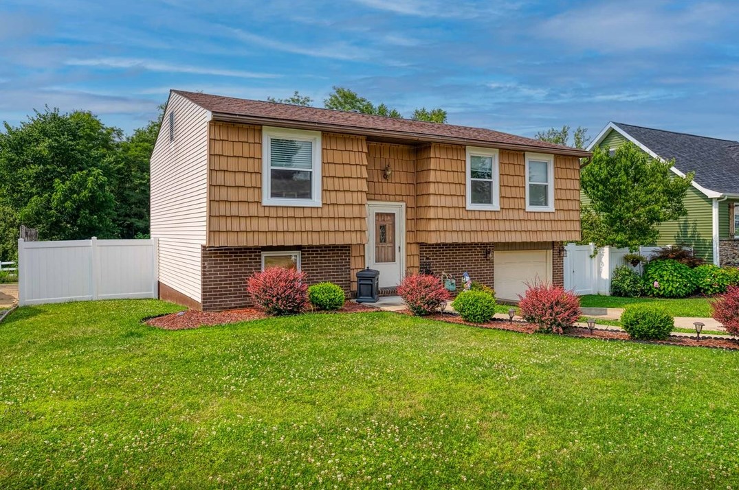 735 Gross St, Conway, PA 15027-1338