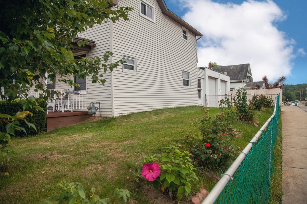 590 Broad St, Washington PA 15301-7015 exterior