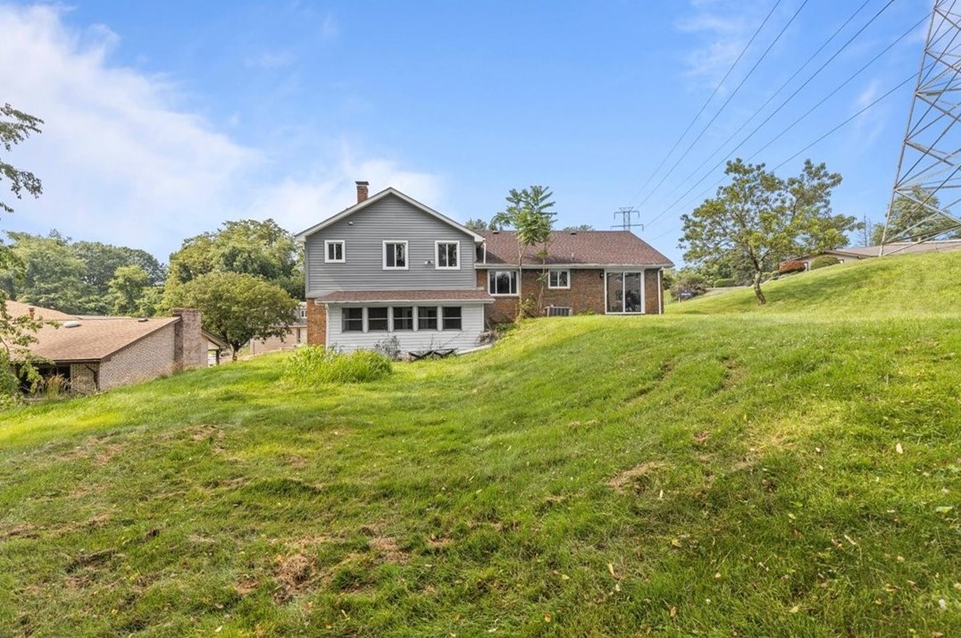 120 Monticello Dr, Monroeville PA  15146-4837 exterior