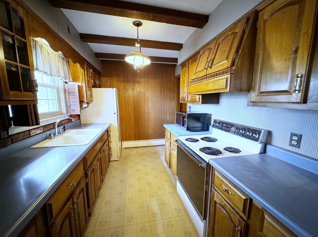 222 Liberty Rd, Grove City PA 16127-3711 exterior