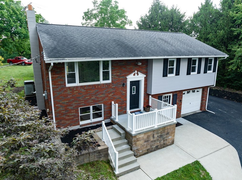 1929 Bakerstown Rd, Tarentum, PA 15084-3211