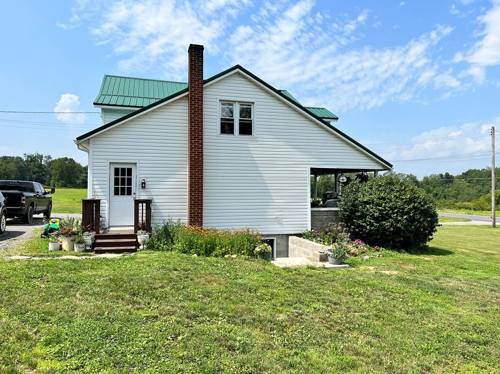 237 W Jamestown Rd, Westford, PA 16134