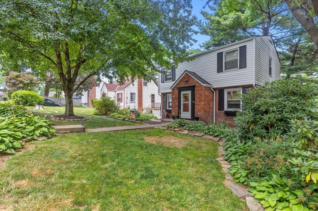 2006 Pleasant St, Bethel Park, PA 15102