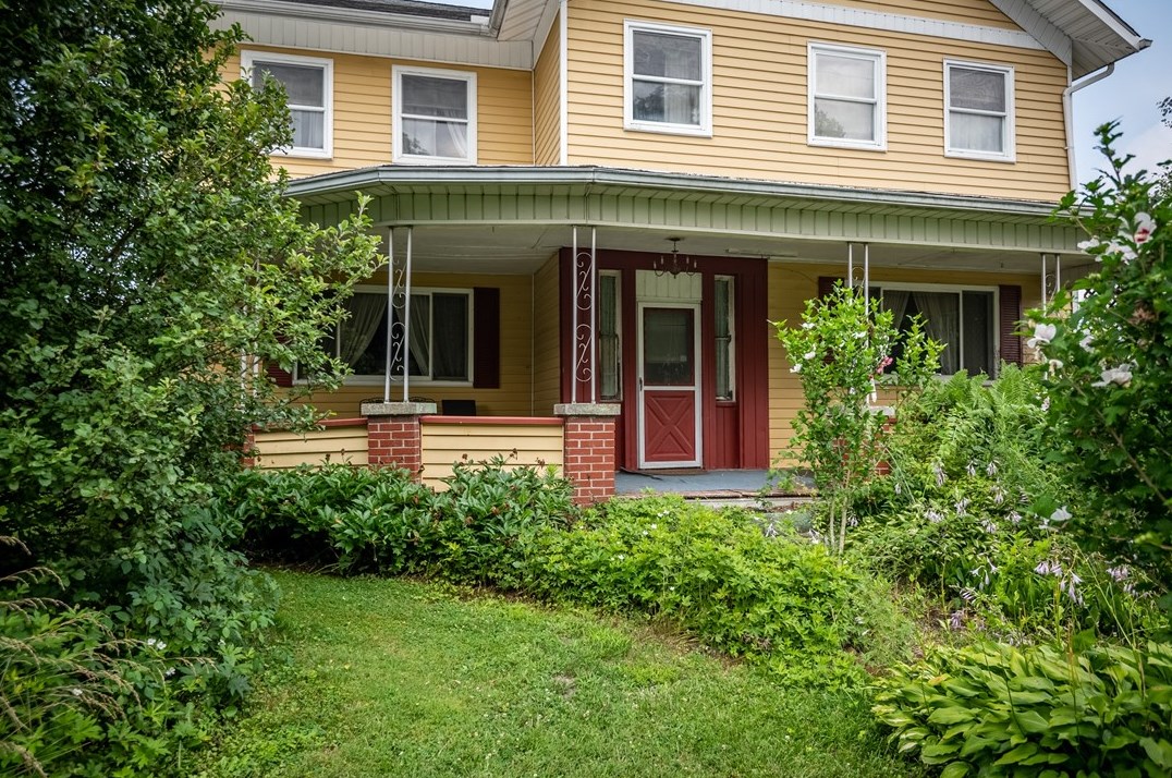 625 Greenfield Rd, Mercer, PA 16137-2605