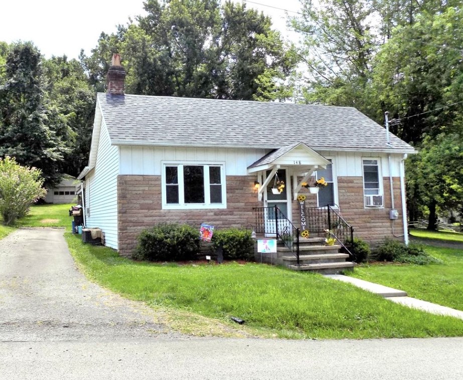 148 Bennington Rd, Hopwood, PA 15445