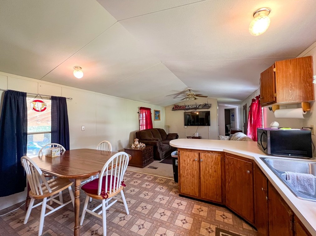 123 E 1st St, East Brady, PA 16028