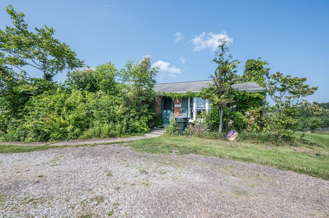 776 Mounts Rd, Washington, PA 15301-8582